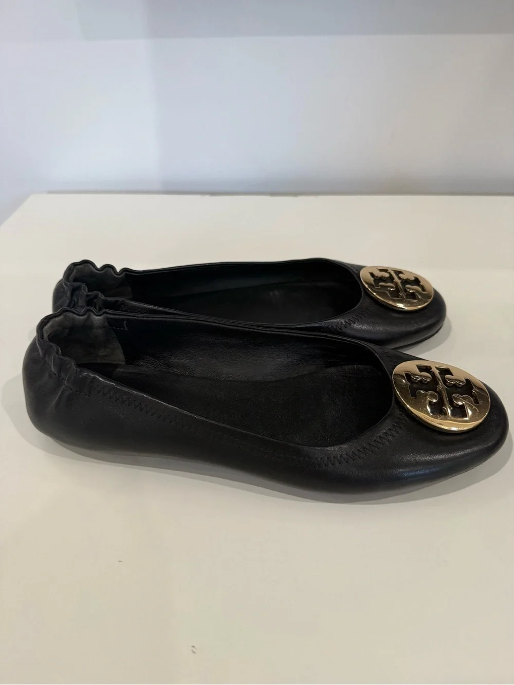 Tory Burch Black Leather Minnie Travel Ballet Flat with Logo Medallion size 8
